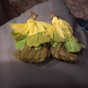 pretty fringe earringsFinal price pls can' tafford any more discount